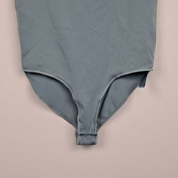 Skims Essential bodysuit NWOT - Picture 3 of 8